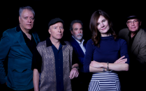 group shot of members of 10,000 maniacs. 